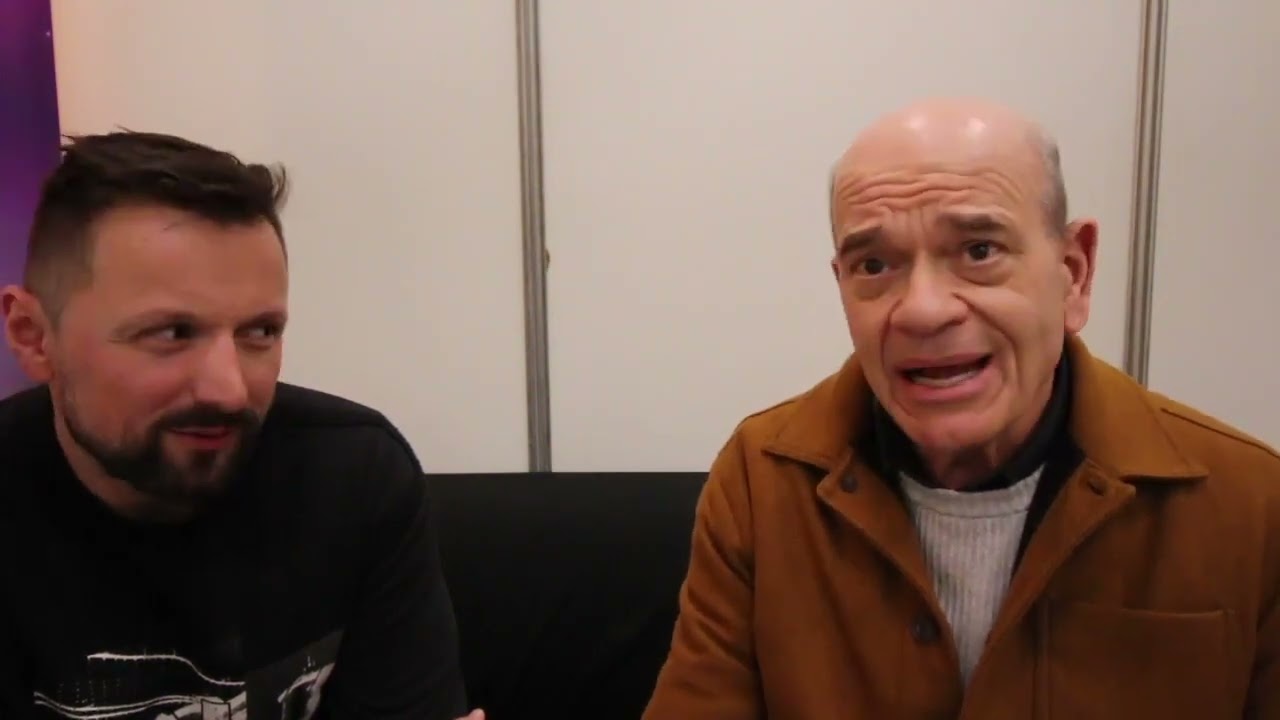 INTERVIEW WITH ROBERT PICARDO  HOLODOCTOR  ABOUT STAR TREK VOYAGER PROPS AND SETS